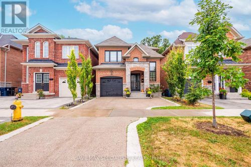 21 Isaac Devins Blvd, Toronto, ON, M9M0C7 | Card Image