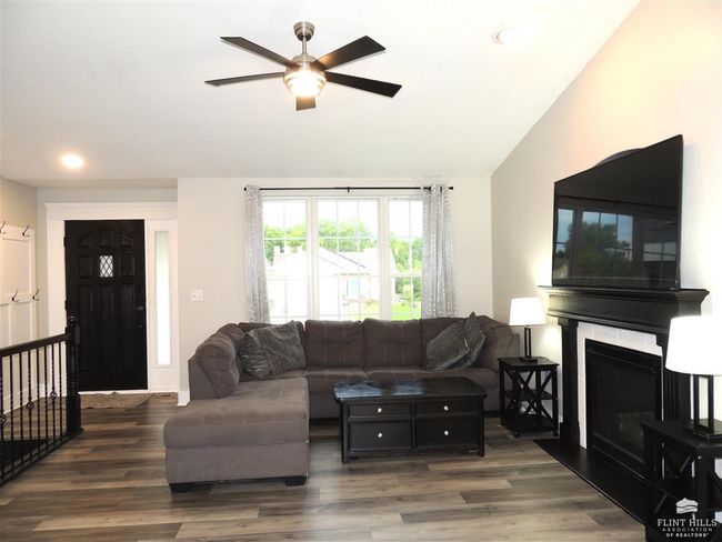 812 Fossilridge Dr, House other with 5 bedrooms, 3 bathrooms and null parking in Manhattan KS | Image 4