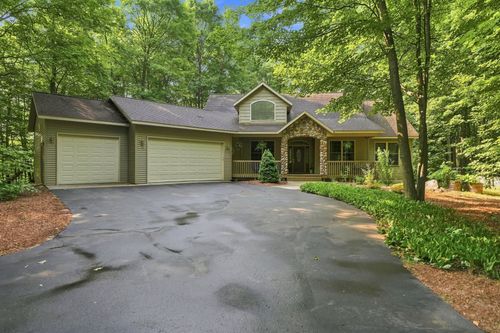982 Shamrock Ln, Traverse City, MI, 49696-8743 | Card Image