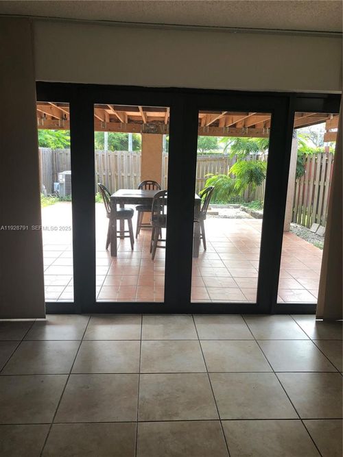 9525 Sw 148th Avenue Cir N, Miami, FL, 33196-1688 | Card Image