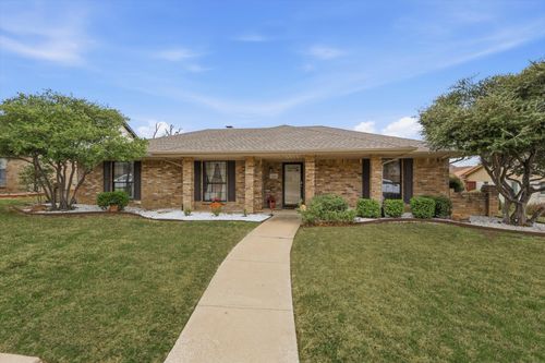 1115 Wiltshire Dr, Carrollton, TX, 75007-4812 | Card Image