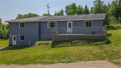 25805 Highway 60, House other with 5 bedrooms, 3 bathrooms and 4 parking in South Algonquin ON | Image 2