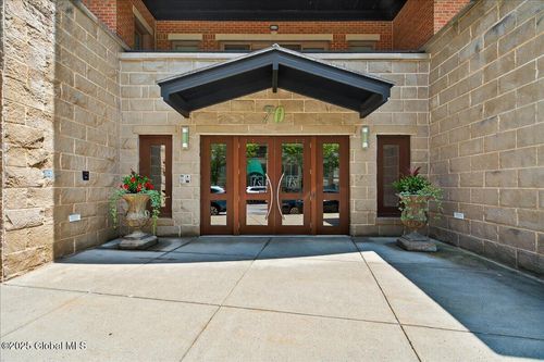 207-70 Railroad Pl, Saratoga Springs, NY, 12866-2192 | Card Image