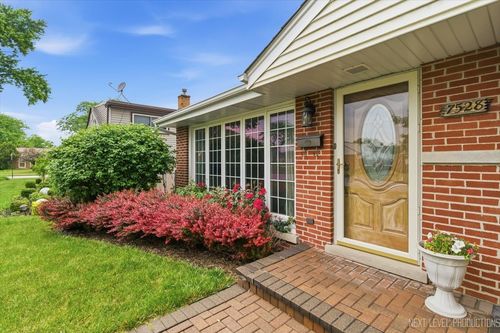 7528 Churchill St, Morton Grove, IL, 60053-1903 | Card Image