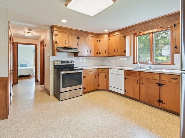 32 Westview Dr, House other with 3 bedrooms, 2 bathrooms and 6 parking in Sutton MA | Image 12