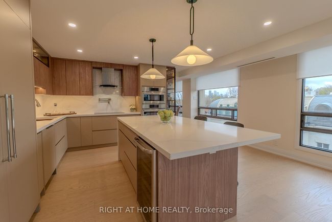 608 - 447 Walmer Rd, Condo with 3 bedrooms, 4 bathrooms and 2 parking in York ON | Image 7