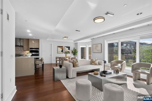 100 Eton Row, Weehawken, NJ, 07086-5403 | Card Image