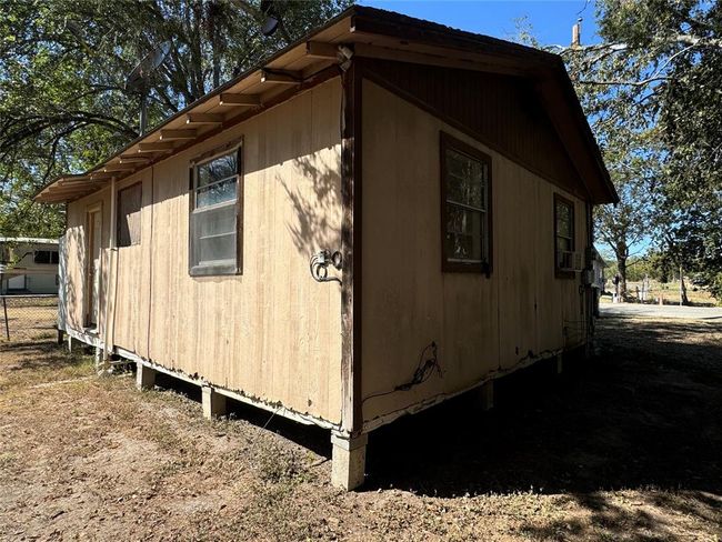 107 W Park St, House other with 2 bedrooms, 1 bathrooms and null parking in Hallettsville TX | Image 7
