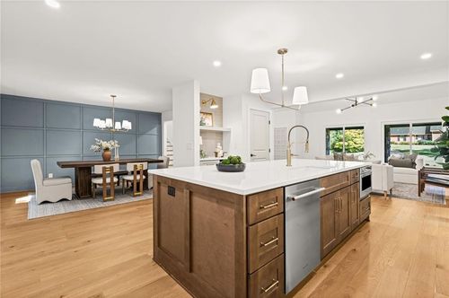 675 Weatherly Ln, Sandy Springs, GA, 30328-3649 | Card Image