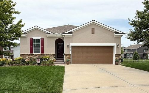 23728 W 92nd Ter, Lenexa, KS, 66227-7502 | Card Image