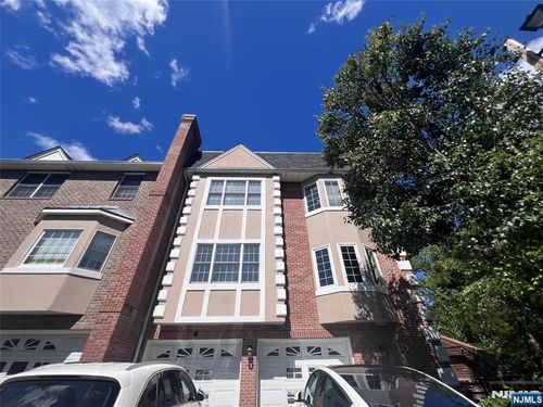 100 Stonegate Trl, Cresskill, NJ, 07626-2424 | Card Image