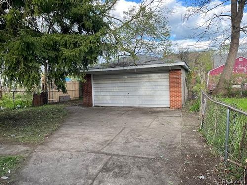 18968 Goulburn St, Detroit, MI, 48205-2145 | Card Image