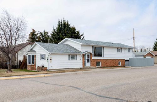 437 Main St Nw, Milk River, AB, T0K1M0 | Card Image