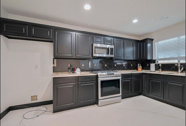 13703 Broad Oaks Ln, House other with 4 bedrooms, 3 bathrooms and 2 parking in Rosharon TX | Image 9