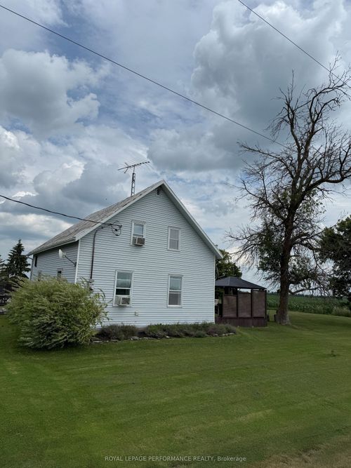 913 Ch Station Road, Alfred and Plantagenet, ON, K0B1A0 | Card Image