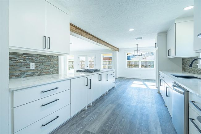 8006 17 Th Green Dr, House other with 3 bedrooms, 2 bathrooms and 2 parking in Humble TX | Image 14