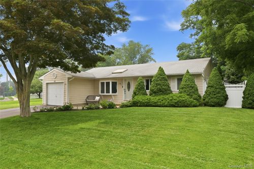 115 Argyle Ave, Selden, NY, 11784-3214 | Card Image