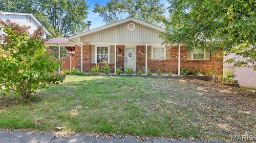 2042 Farflung Dr, Florissant, MO, 63031-2812 | Card Image