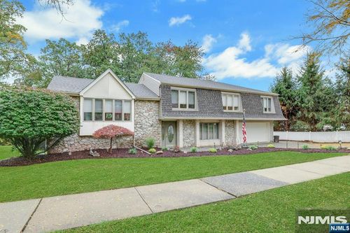 32 Clinton Ln, Wayne, NJ, 07470-3838 | Card Image