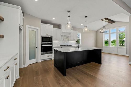 25446 W 91st Ter, Lenexa, KS, 66227-4333 | Card Image