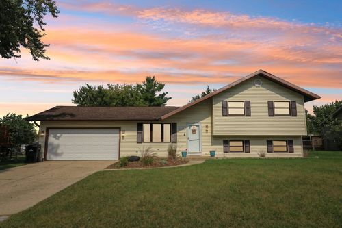 2408 W Fairview Ln, McHenry, IL, 60051-4633 | Card Image