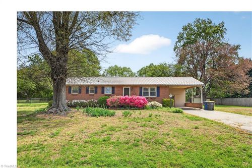 1407 Lambs Ln, Kernersville, NC, 27284-9484 | Card Image