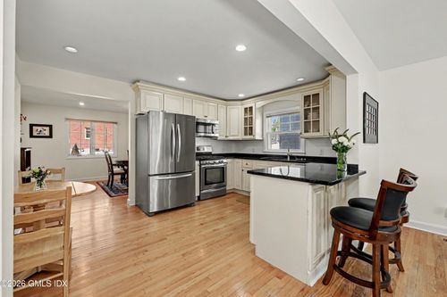 4 Cos Cob Ave, Cos Cob, CT, 06807-2115 | Card Image
