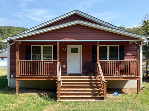 1465 10th St, Waynesboro, VA, 22980-5921 | Card Image