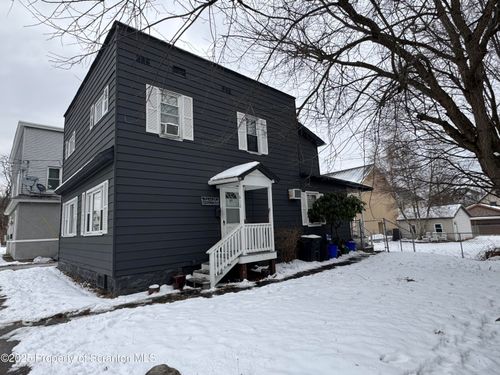 612 Academy St, Peckville, PA, 18452-1606 | Card Image