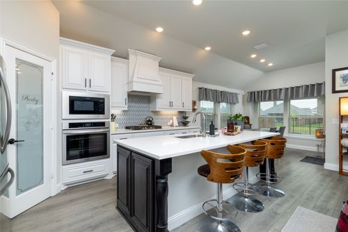 513 Livia St, Burleson, TX, 76028-7174 | Card Image