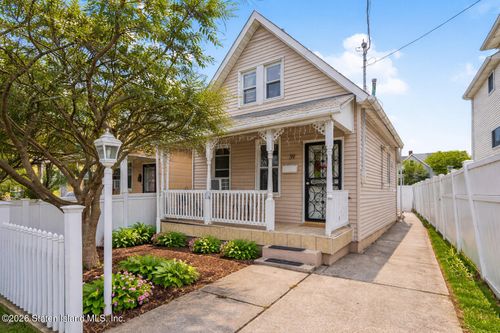 39 Post Ln, Staten Island, NY, 10303-2030 | Card Image