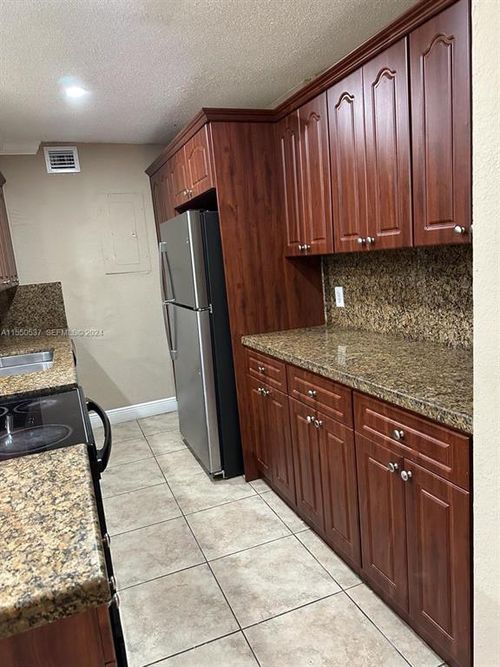h-4533 Treehouse Ln, Tamarac, FL, 33319-2031 | Card Image