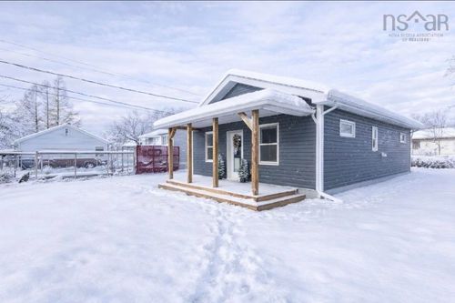 54 Oak St, Pictou, NS, B0K1H0 | Card Image