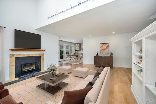 1500 Voorhees Cir, Saint Helena, CA, 94574-2057 | Card Image