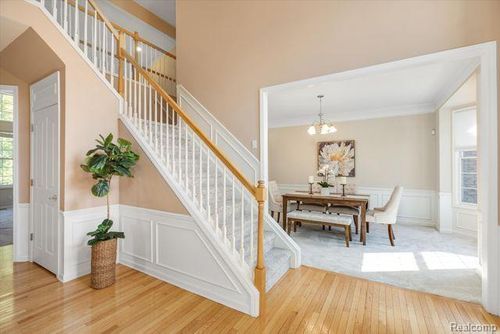 7567 Windgate Cir, West Bloomfield, MI, 48323-3911 | Card Image