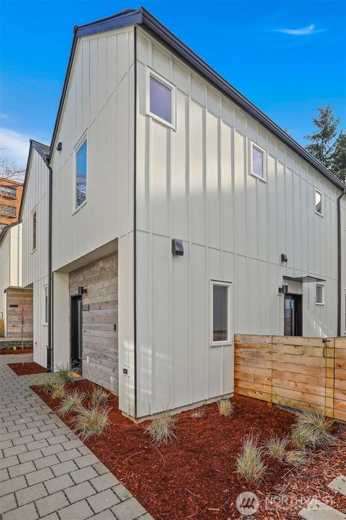 10344 Wallingford Ave N, Seattle, WA, 98133-9440 | Card Image