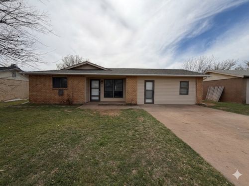 911 W Louisa Ave, Iowa Park, TX, 76367-1117 | Card Image