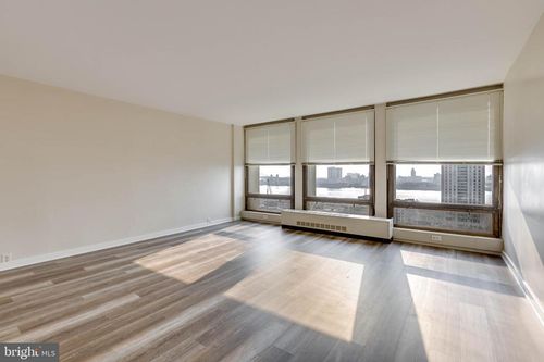 15en-200 Locust St, PHILADELPHIA, PA, 19106-3914 | Card Image