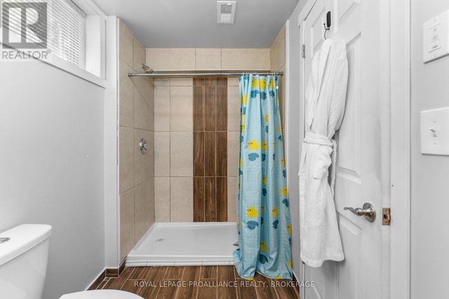 343 Sunrise Cres, House other with 4 bedrooms, 3 bathrooms and 4 parking in Kingston ON | Image 37