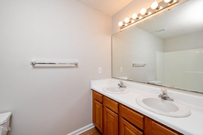 Main Bathroom | Image 6