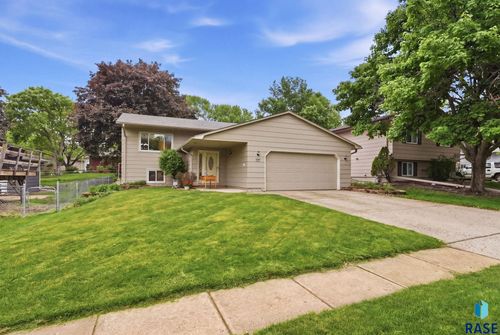 2117 S Melanie Ln Ln Lane, Sioux Falls, SD, 57103 | Card Image