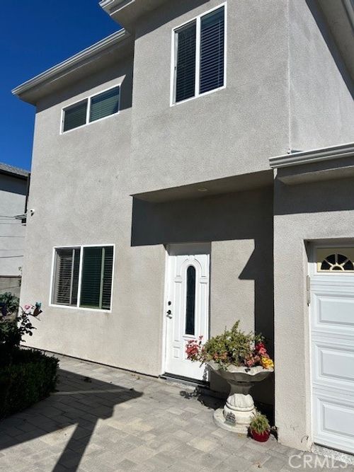 17647 Hamlin St, Lake Balboa, CA, 91406-5314 | Card Image
