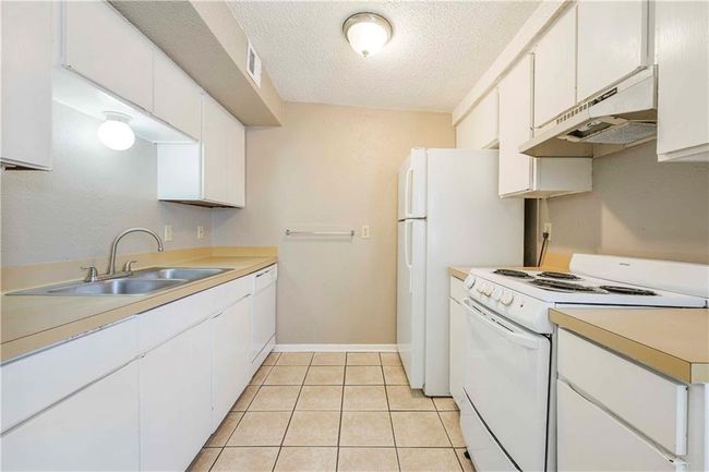 APT-209 - 2408 Longview St, Condo with 2 bedrooms, 1 bathrooms and 2 parking in Austin TX | Image 6