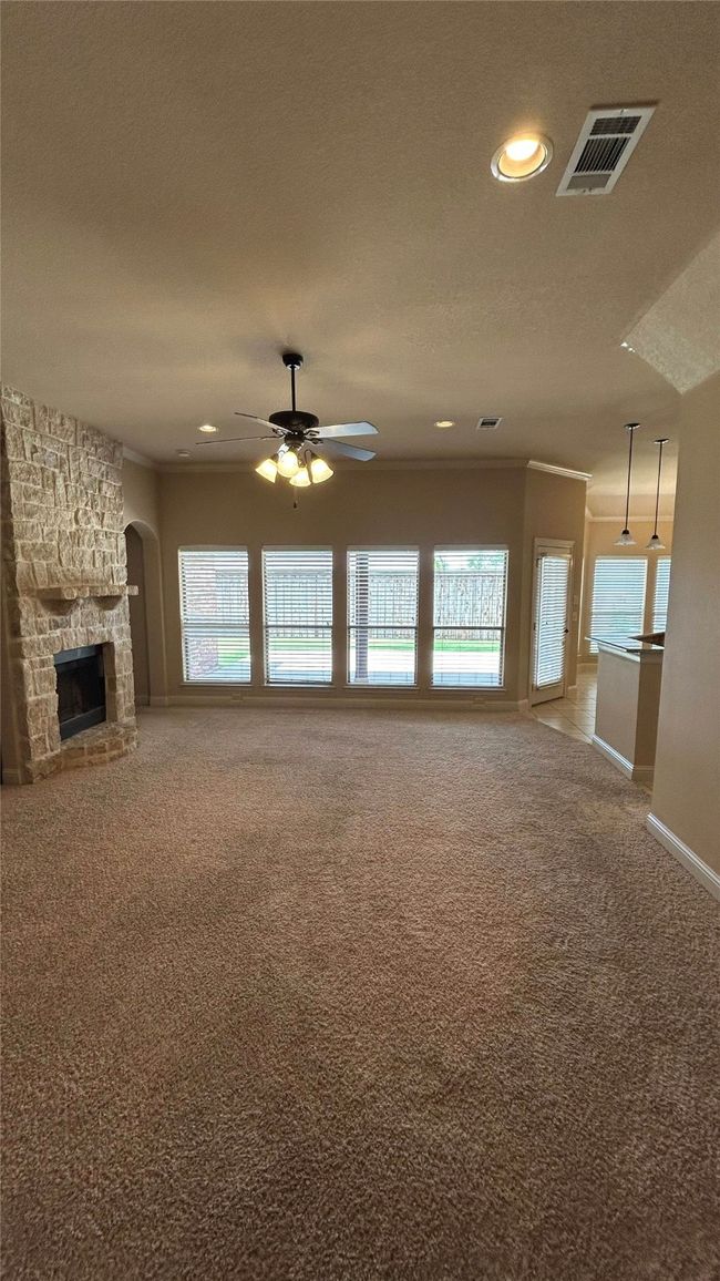 433 Chisholm Trl, House other with 4 bedrooms, 2 bathrooms and null parking in Justin TX | Image 4