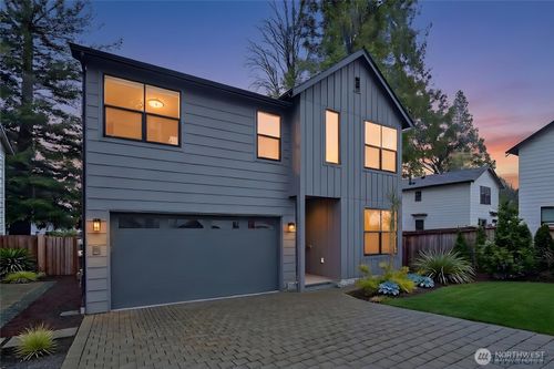 12332 38th Ave Ne, Seattle, WA, 98125-5712 | Card Image