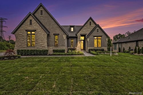 12771 N Pointe Dr, Shelby Twp, MI, 48315 | Card Image