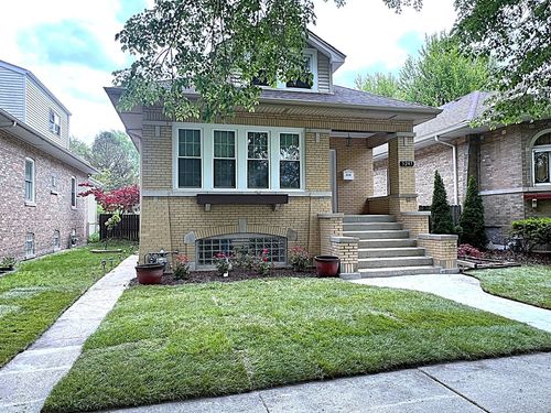 5249 Hoffman St, Skokie, IL, 60077-2418 | Card Image