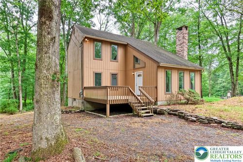117 Stroud Ln, East Stroudsburg, PA, 18302-6621 | Card Image