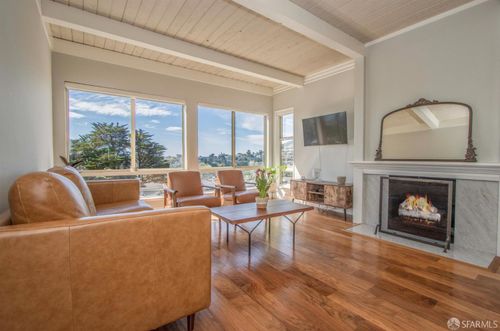 302g-990 Duncan St, San Francisco, CA, 94131-1877 | Card Image