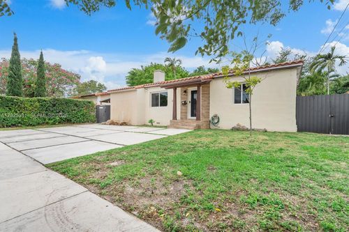 3951-3951 Sw 2nd Ter, Coral Gables, FL, 33134-1726 | Card Image